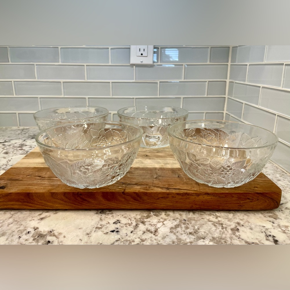 VTG KIG (Kedaung Industrial Group) Glass Bowl Set w Grape & Leaf Pattern (4)